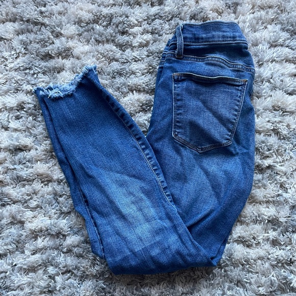 Medium Wash Distressed Gap High-Rise Skinny Jeans - Picture 2 of 8